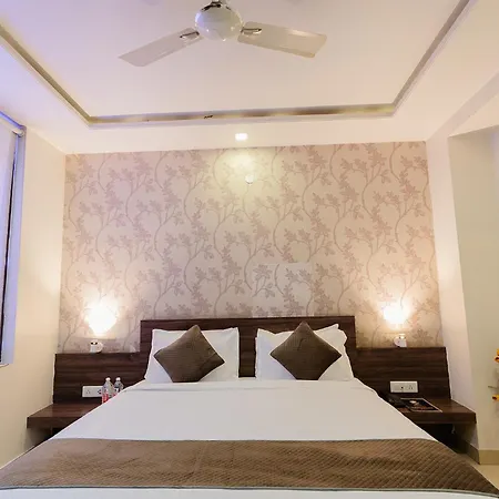 Fabhotel Signature Inn-3